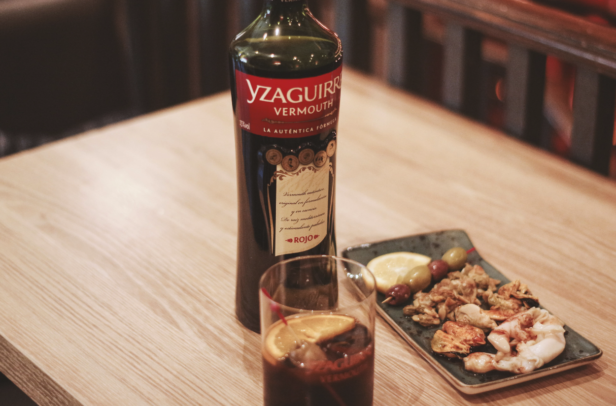 Opciones para maridar el Vermouth Yzaguirre Rojo Clásico: mediodía, tarde o noche Bodegas Yzaguirre