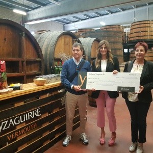 Vermouth Yzaguirre dona el dinero recaudado en las fiestas de Santa Tecla a la asociación La Muntanyeta Bodegas Yzaguirre